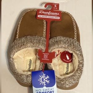 Dearfoam cozy comfort gel infused memory foam slippers
